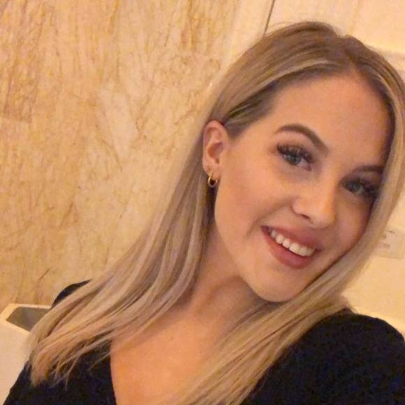 Meet your Posher, Adriana - Picture 1 of 1